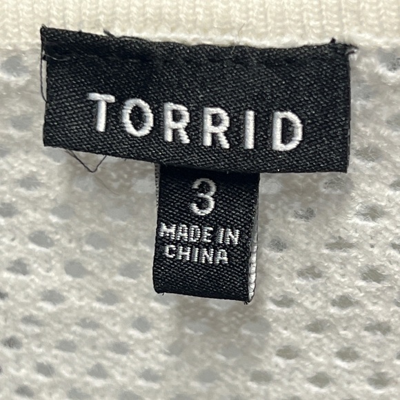 TORRID Skull Short Sleeve Knit Top Sz 3 - Picture 3 of 11